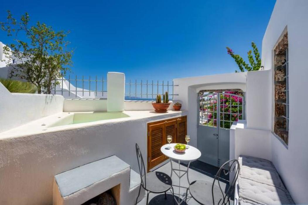 Petit Village Fira  Exterior photo